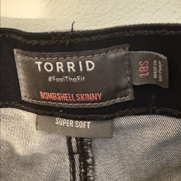 Torrid Charcoal Ankle Jeans - Picture 2 of 3